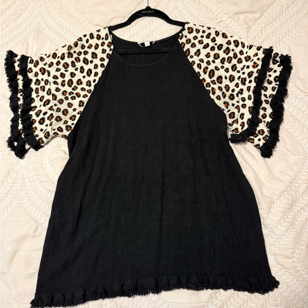 UMGEE Leopard Print Sleeve Black Top